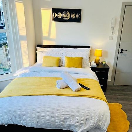 Comfy Guest House ลอนดอน ภายนอก รูปภาพ