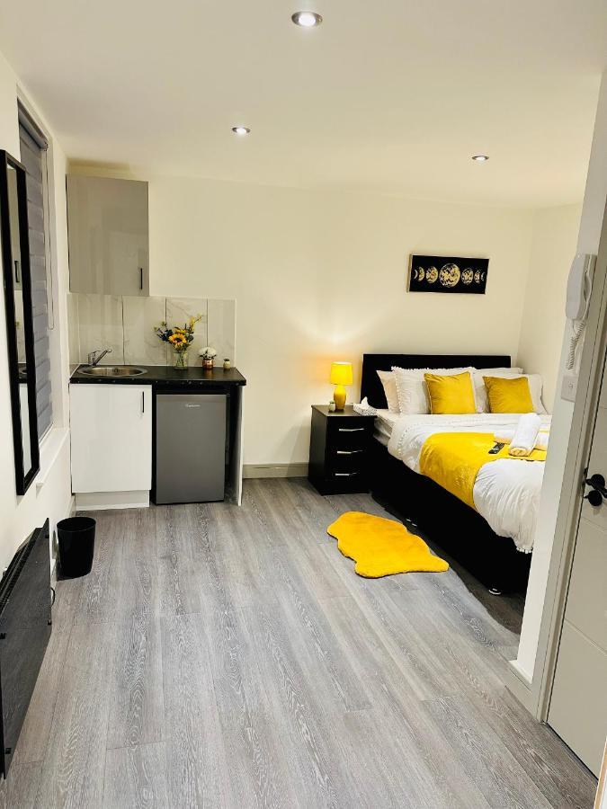 Comfy Guest House ลอนดอน ภายนอก รูปภาพ