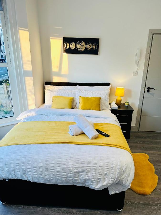 Comfy Guest House ลอนดอน ภายนอก รูปภาพ